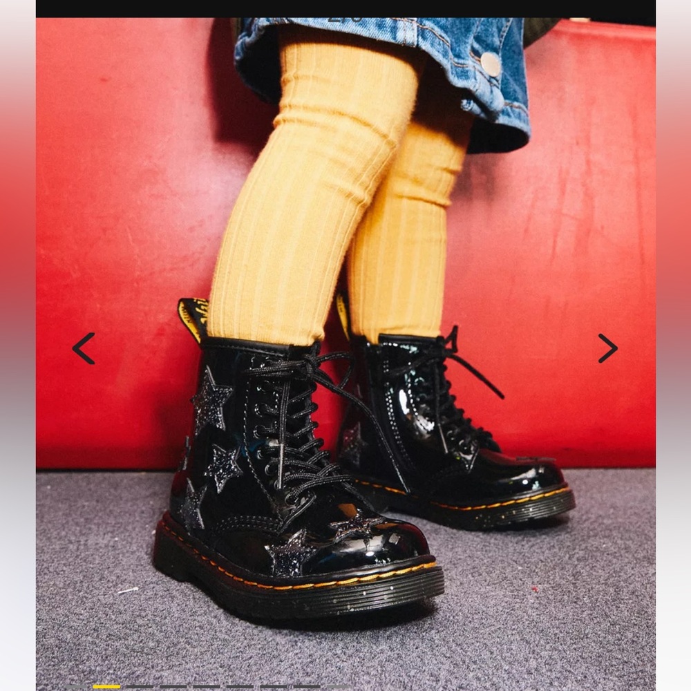Dr.Martens Toddler 1460 Glitter Star Patent Lace Up Black Boots, Size 7. - Picture 4 of 16